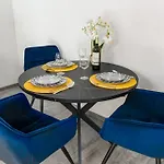 Kazinczy In Vibrant Area Διαμέρισμα *
