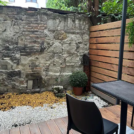 Kazinczy Apartment in Vibrant Area Budapesta